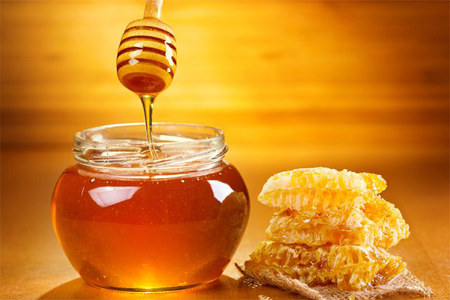 Благодаря аминокислотам мёд